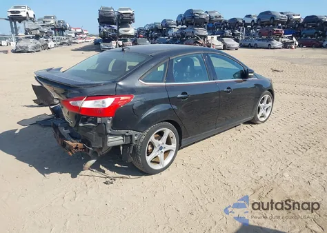 2013 Ford Focus Titanium z USA, uszkodzony, nr VIN 1FADP3J23DL233377